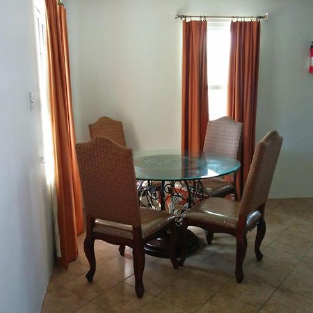 Pembroke Windsong Guest Apartments מראה חיצוני תמונה