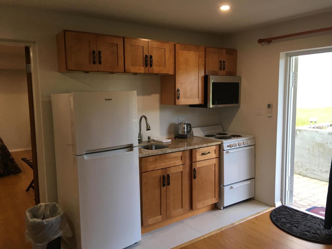 Pembroke Windsong Guest Apartments מראה חיצוני תמונה