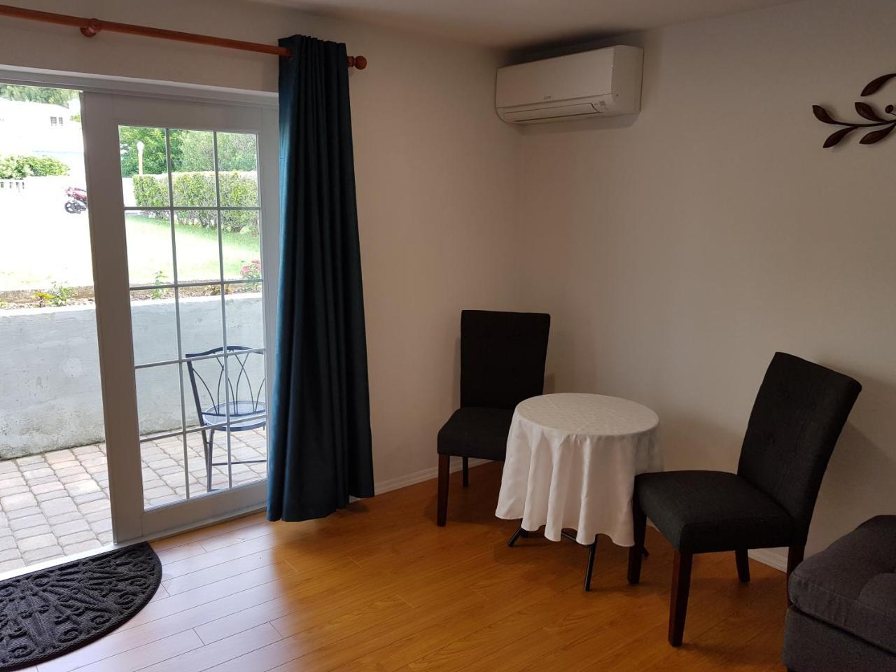 Pembroke Windsong Guest Apartments מראה חיצוני תמונה