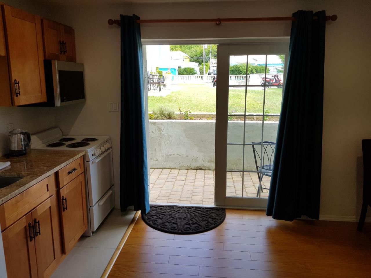 Pembroke Windsong Guest Apartments מראה חיצוני תמונה
