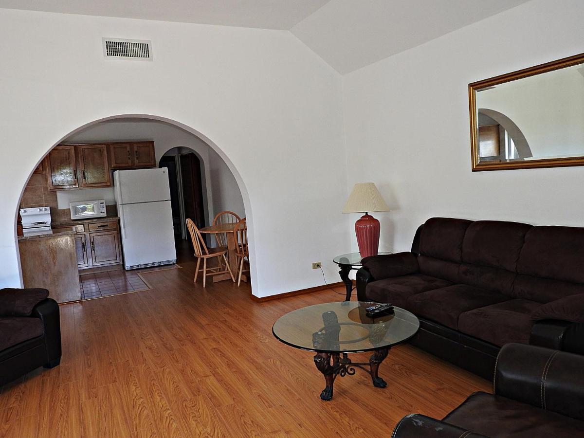 Pembroke Windsong Guest Apartments מראה חיצוני תמונה
