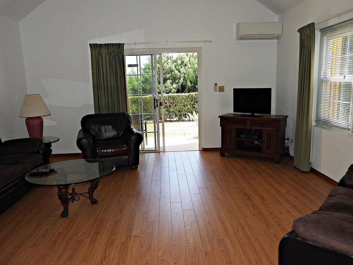 Pembroke Windsong Guest Apartments מראה חיצוני תמונה