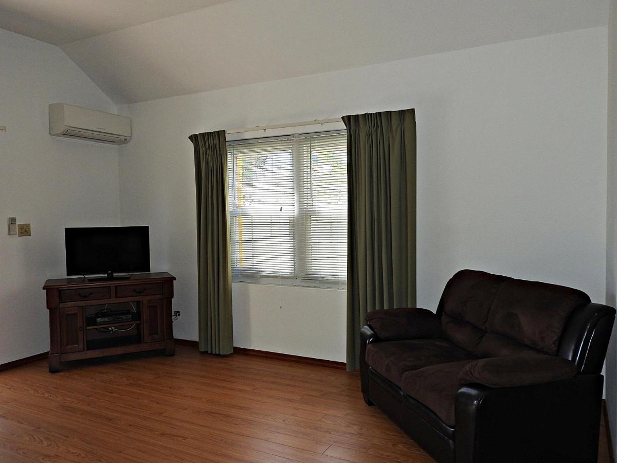 Pembroke Windsong Guest Apartments מראה חיצוני תמונה