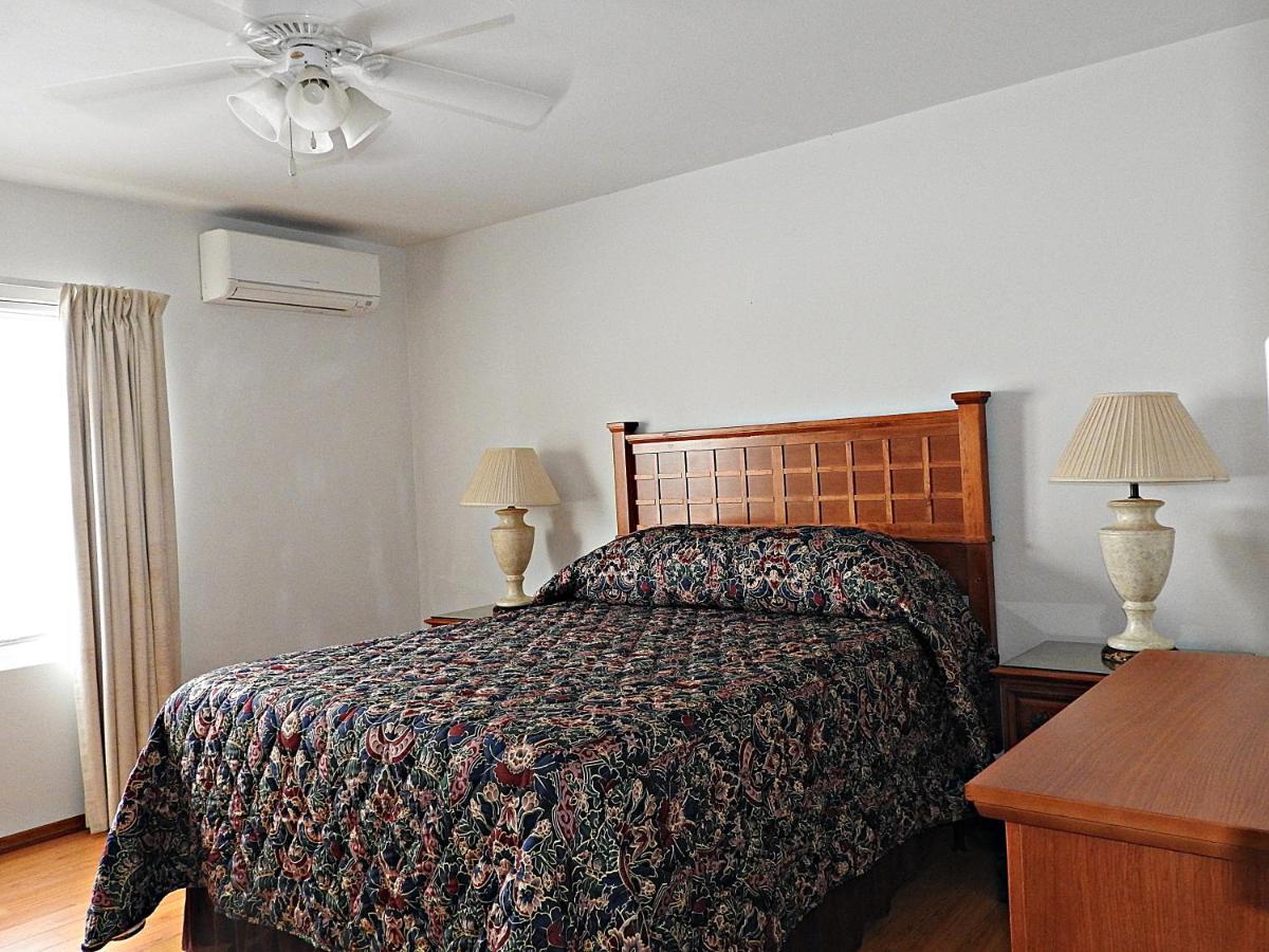 Pembroke Windsong Guest Apartments מראה חיצוני תמונה