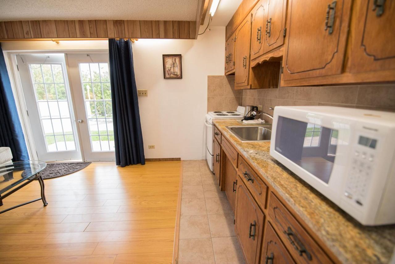 Pembroke Windsong Guest Apartments מראה חיצוני תמונה