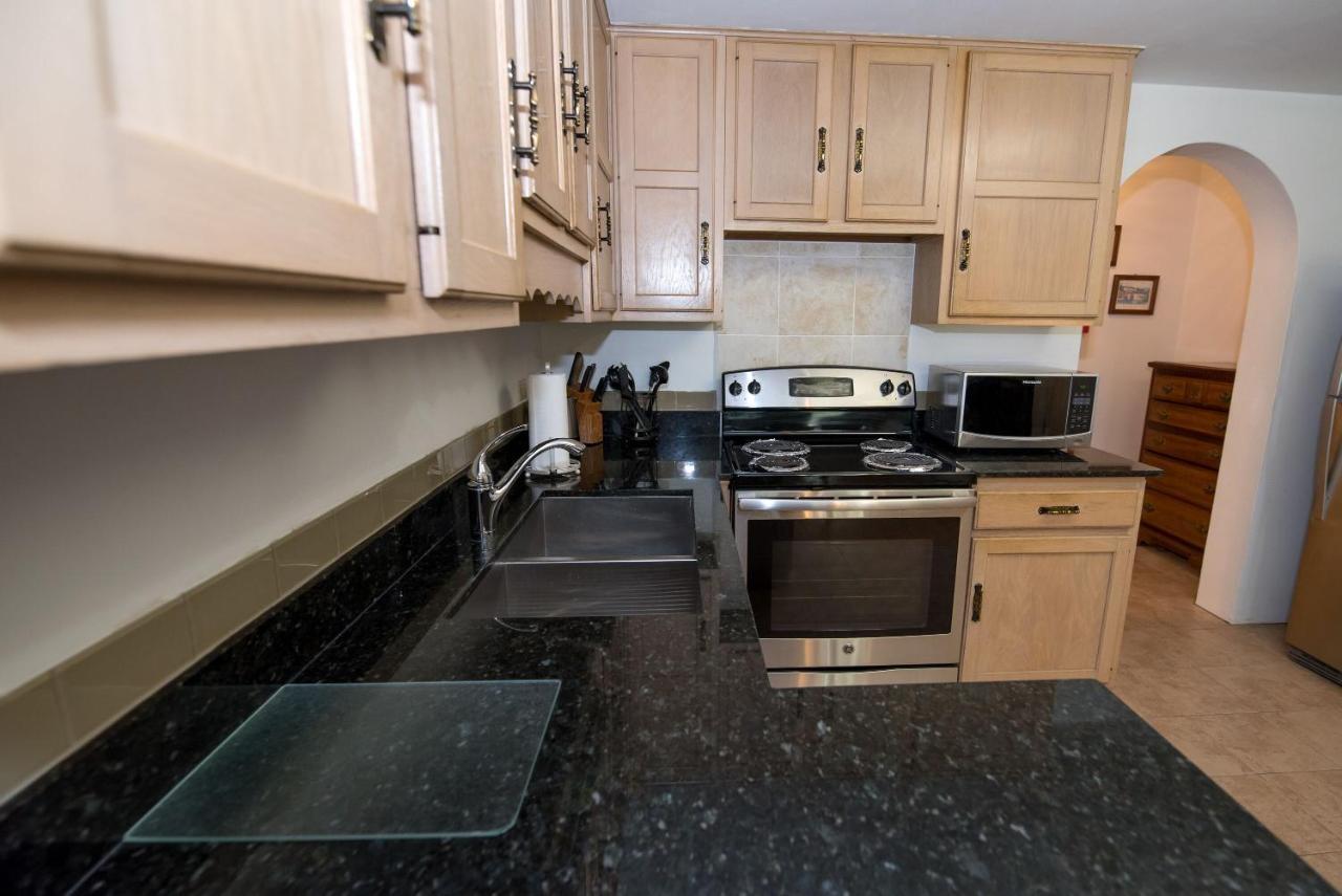 Pembroke Windsong Guest Apartments מראה חיצוני תמונה
