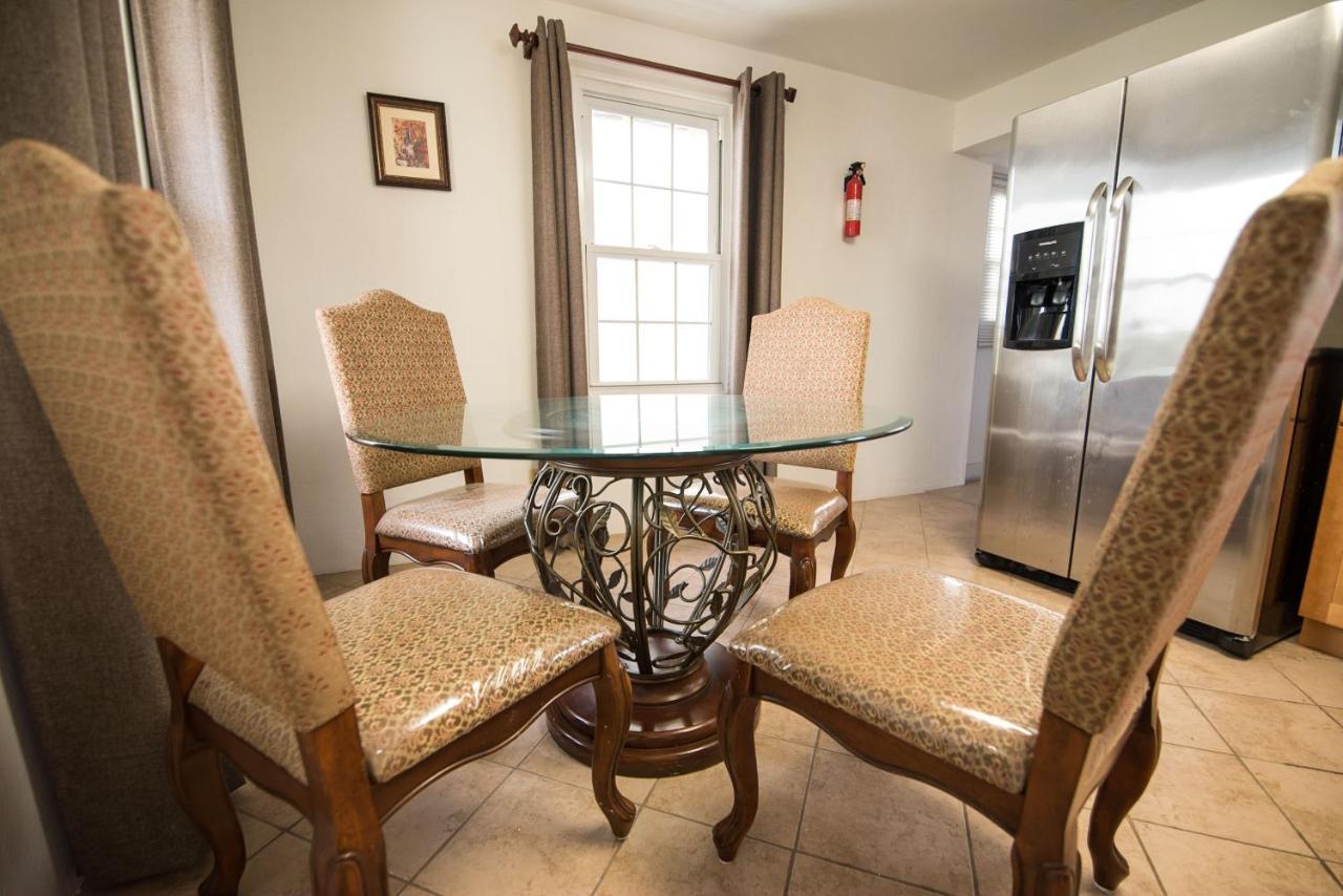 Pembroke Windsong Guest Apartments מראה חיצוני תמונה